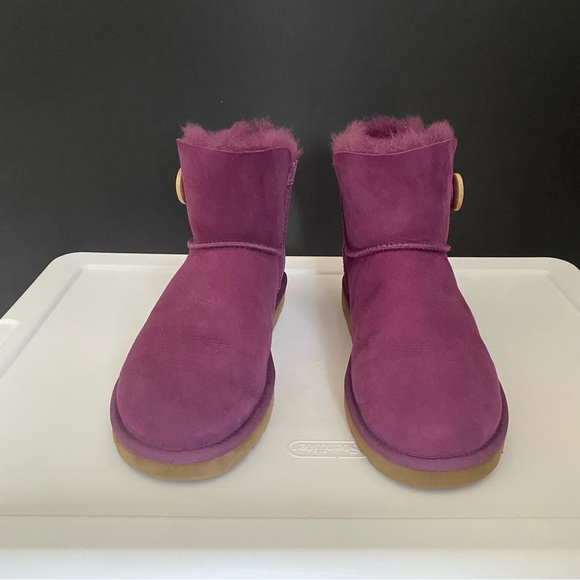 UGG Mini UGGs Boots "Mini Bailey" with Button - Picture 2 of 11